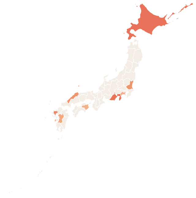 ぱしゃ旅の日本地図。訪問済みの都道府県が暖色で塗られている